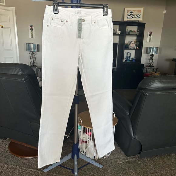Cache Denim - Cache NWT White Jeans with cute back pockets. Size 4
